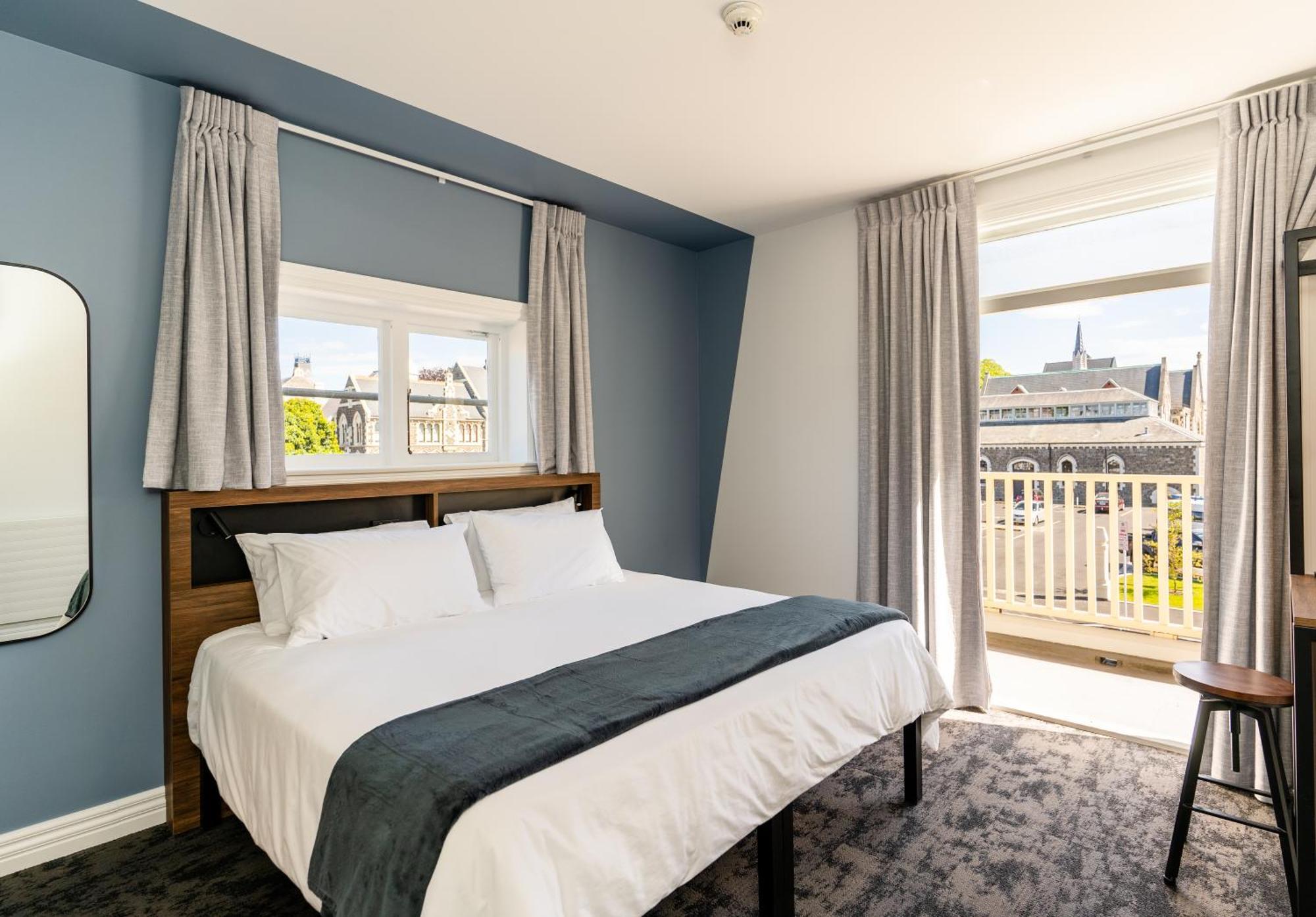 Haka House Christchurch Exteriér fotografie A bedroom at the hotel