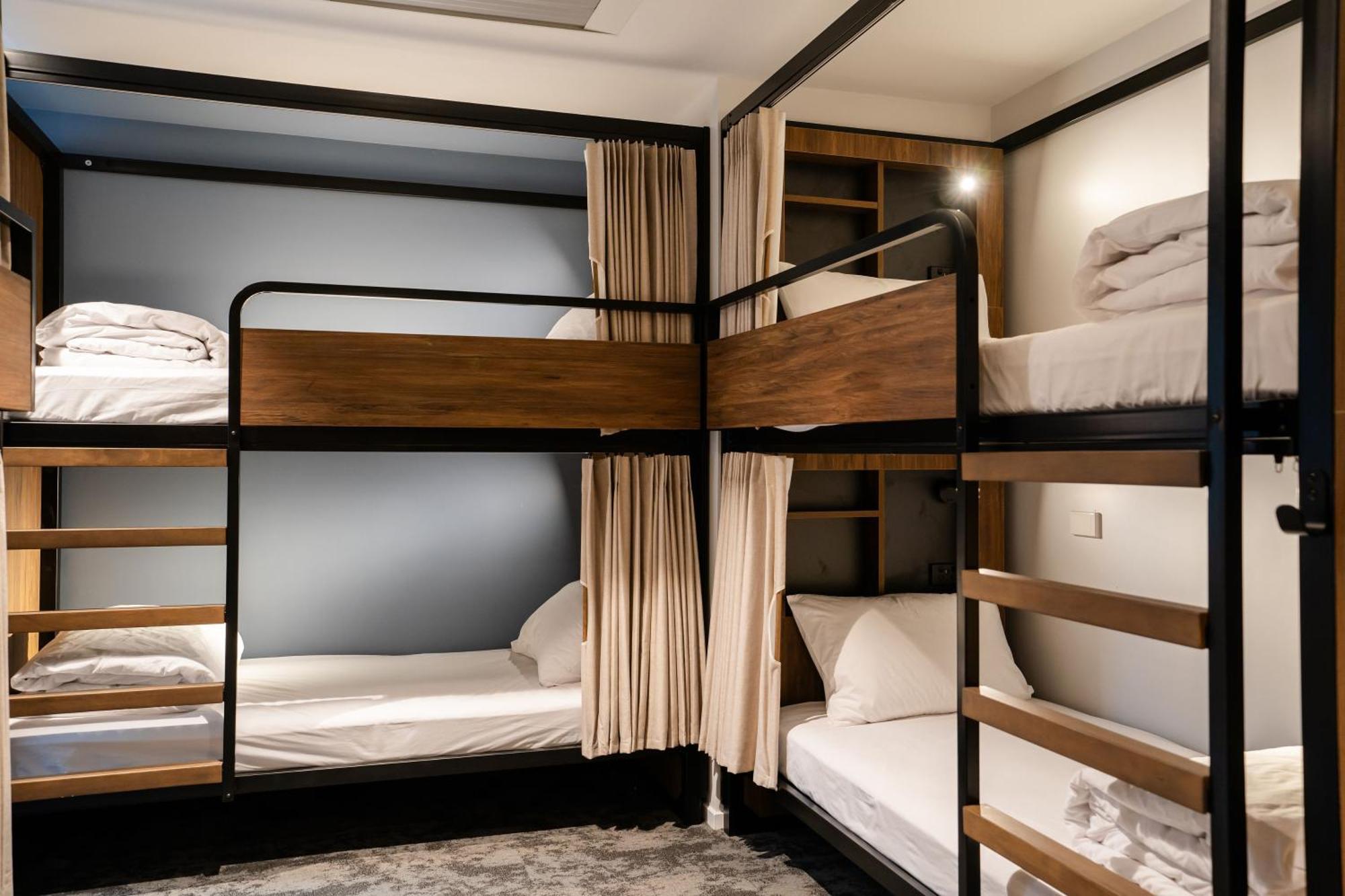 Haka House Christchurch Exteriér fotografie A capsule hotel in Tokyo