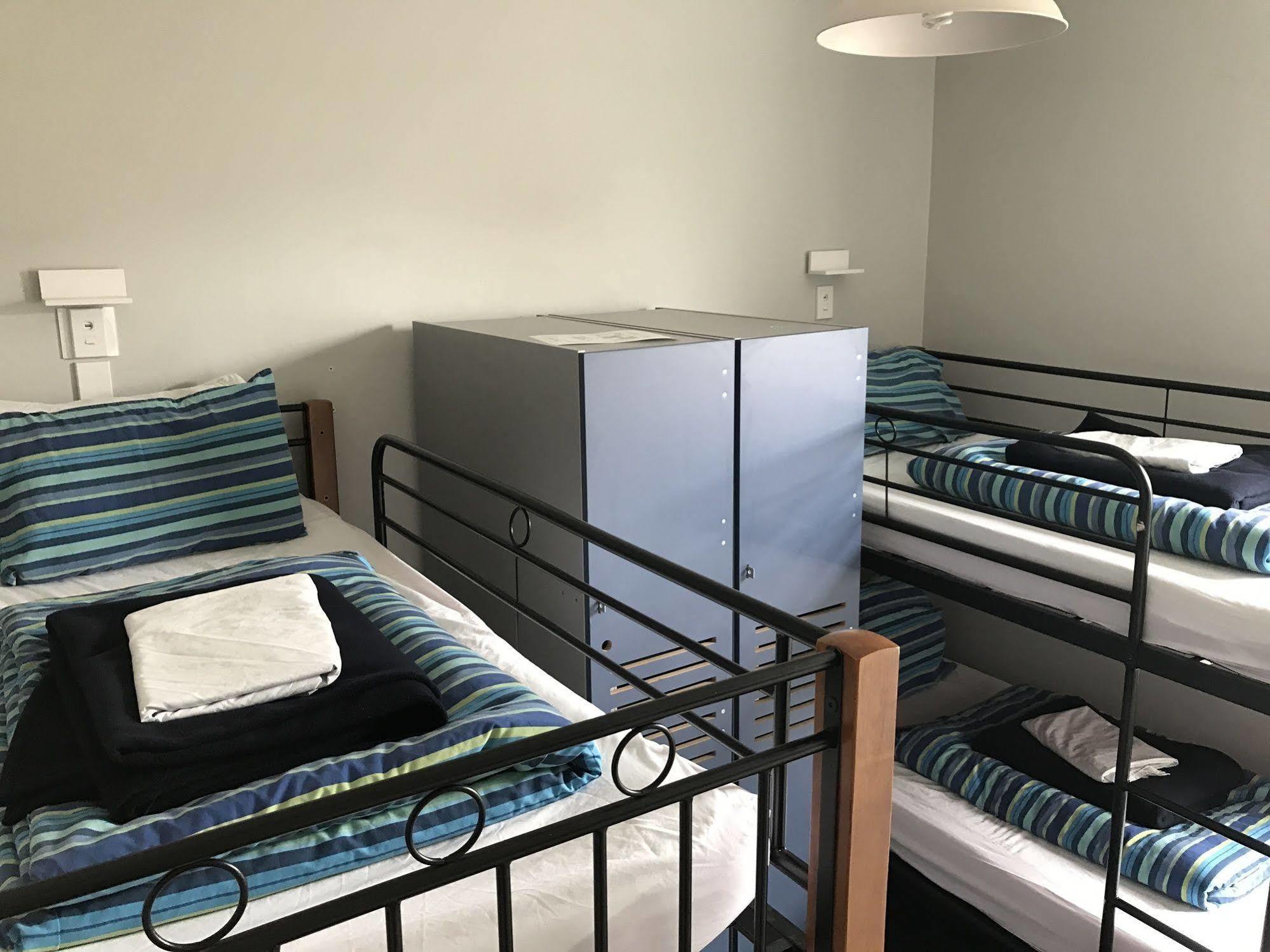 Haka House Christchurch Exteriér fotografie A typical hostel room