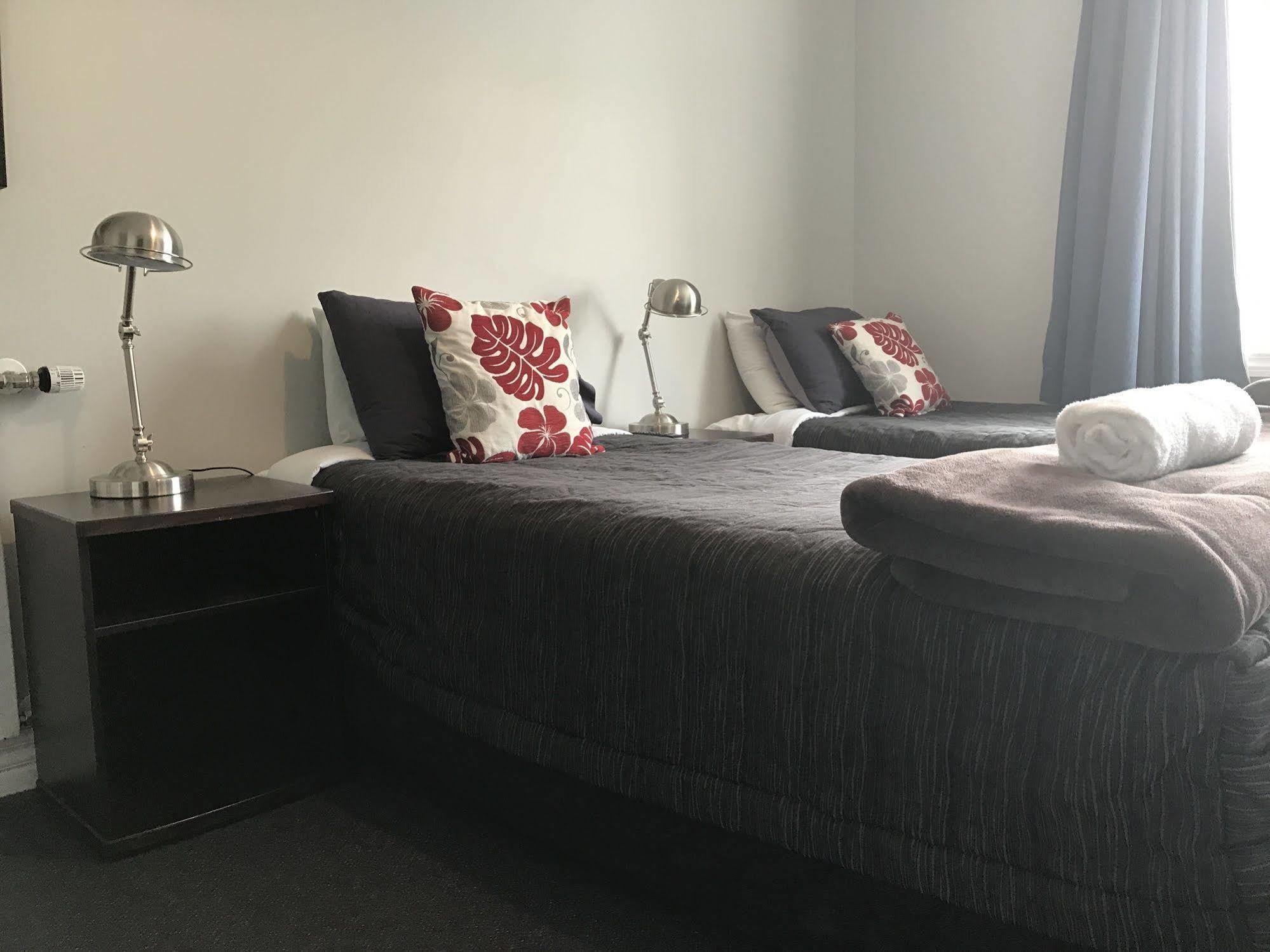 Haka House Christchurch Exteriér fotografie A room at the hotel