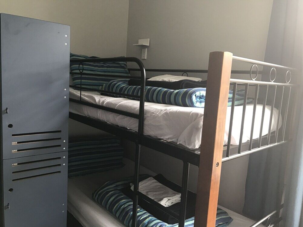 Haka House Christchurch Exteriér fotografie A bunk bed in a hostel